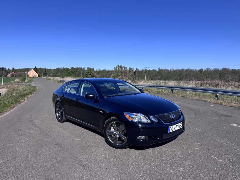 Lexus gs300.