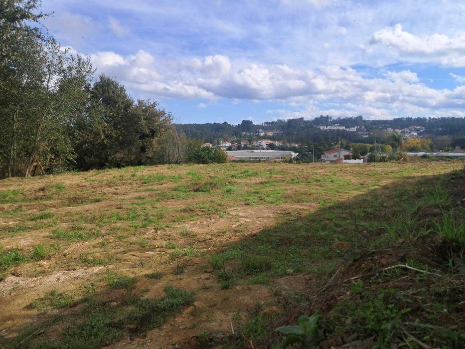 terreno urbano vedado e semi murado