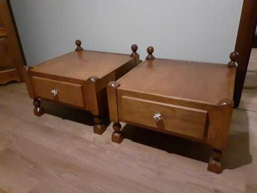 Stoliki do sypialni, drewno  - 2 sztuki