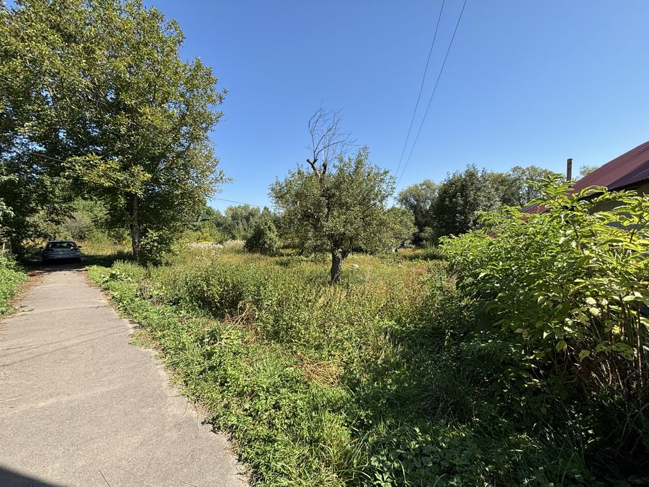 Продаж ділянка 28 сотих. Сілець. Світло. Газ. Вода. Асфальт. Будинки