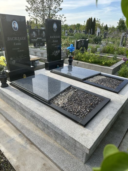 Прибирання могил , Чернівці