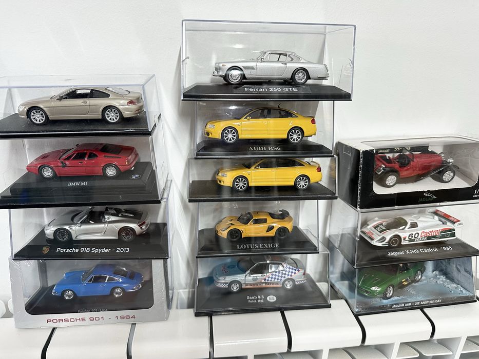 Lote de 12 miniaturas 1:43 Audi, Lotus, Saab, Ferrari, Porsche e Bmw