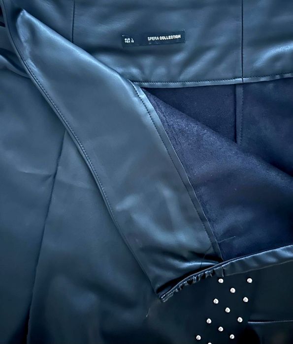 Saia ecopele preta com folho Sfera