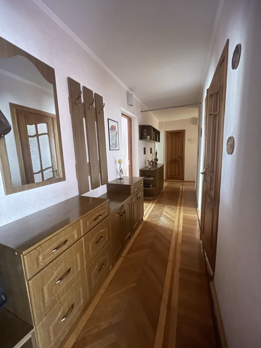 Сімейна 4х квартира в улюбленому районі міста 3я Слобідська