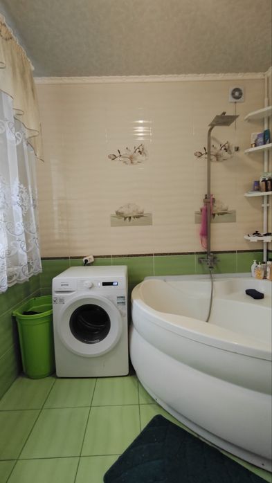 Продаж великого будинку для великої родини.