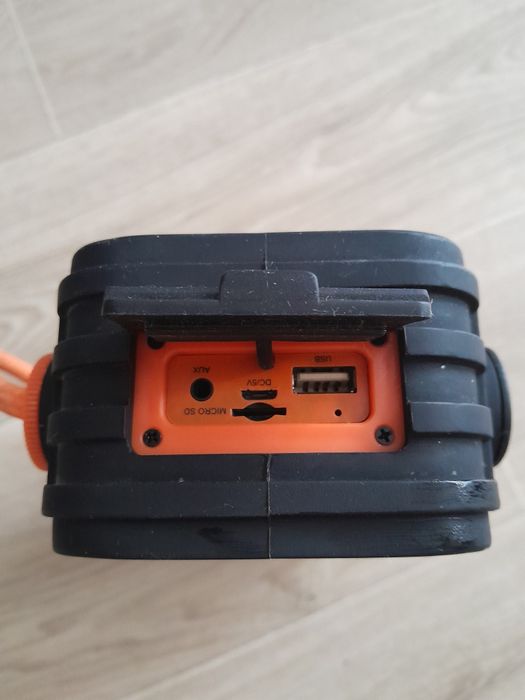 Портативна акустична колонка