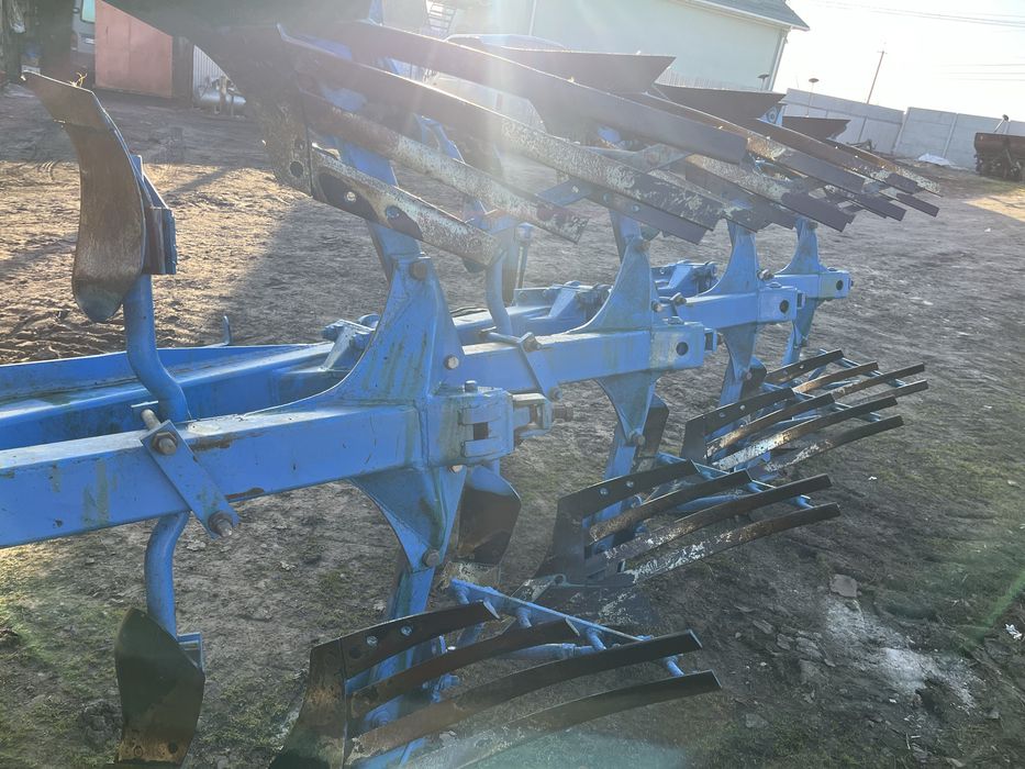 Продам оборотний плуг Rabewerk 4+1. Кому цікаво дзвоніть. Торг є