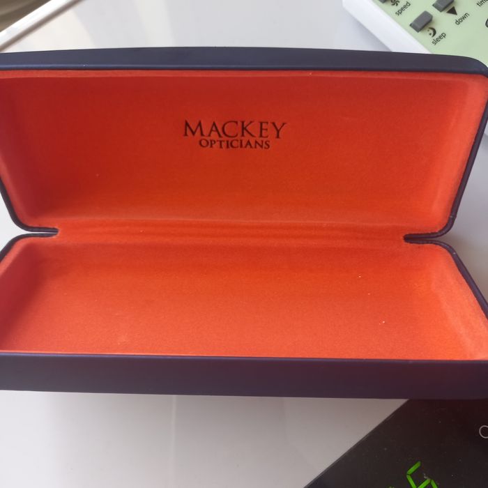 Twarde etui na okulary Mackey