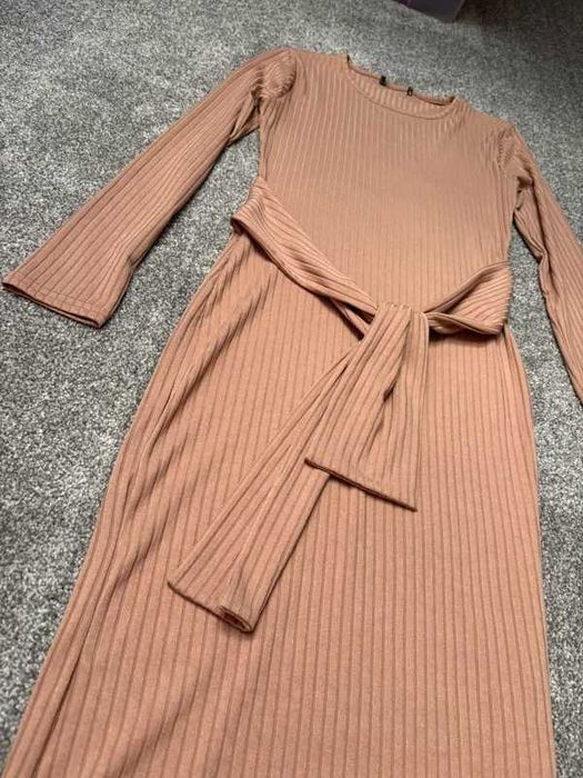 Dopasowana sukienka New Look S 36