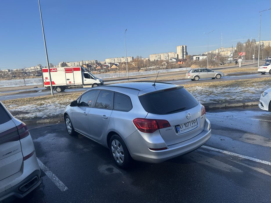 Продам Opel astra J  ціна -5250 торг