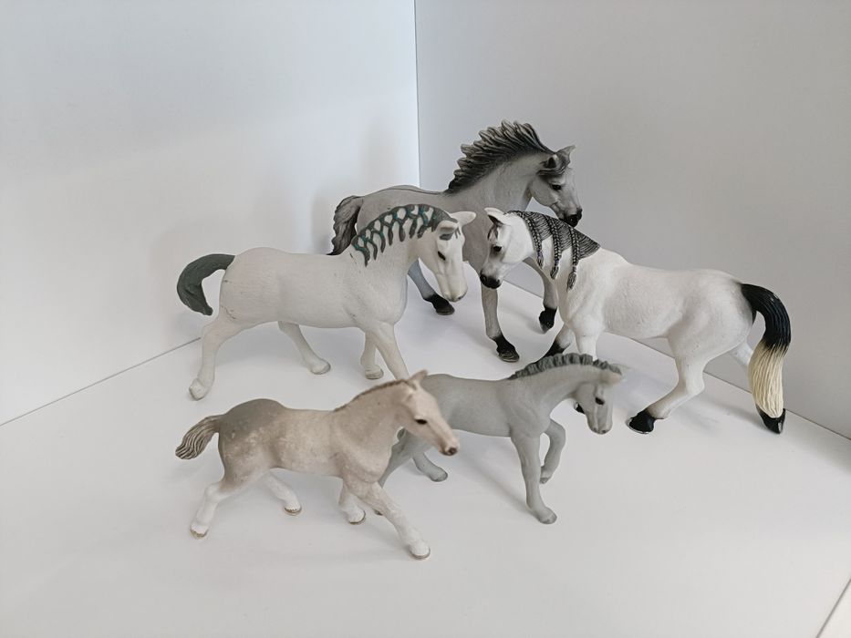 Figurki Koni Schleich