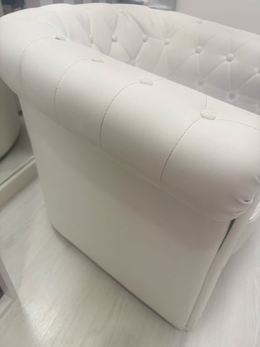 Sofa em pele branco