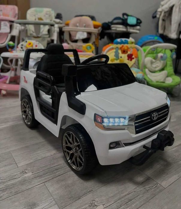 Дитячий електромобіль на акумуляторі Toyota M 5101 з пультом