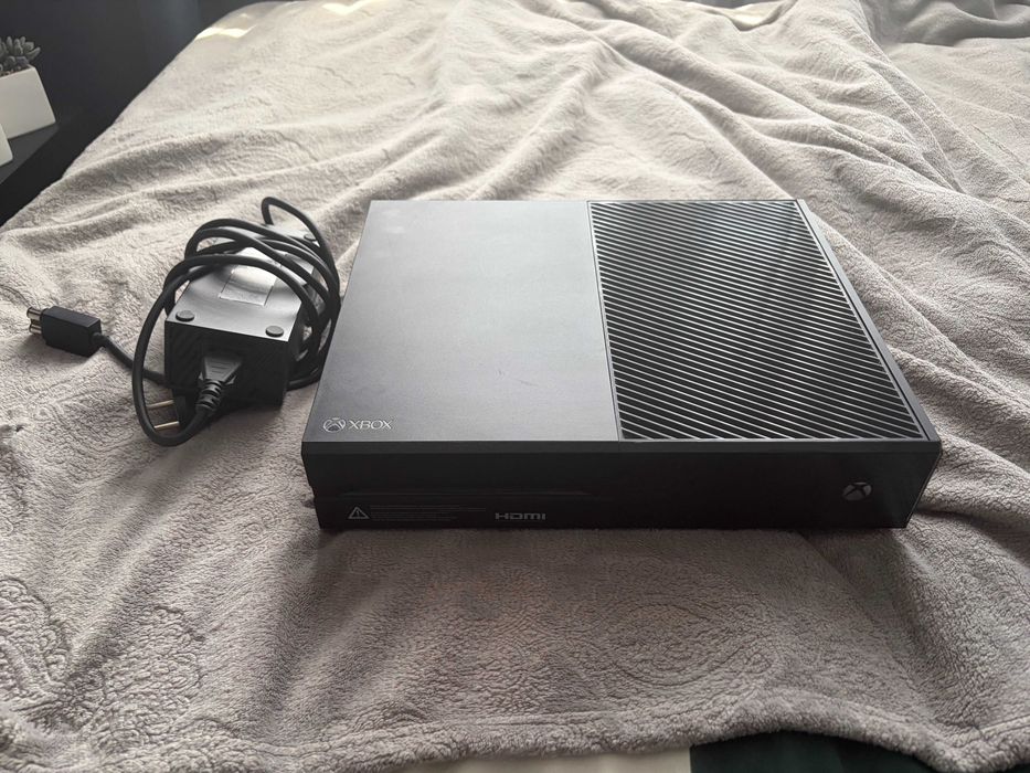 XBOX ONE [1 tb] + gry