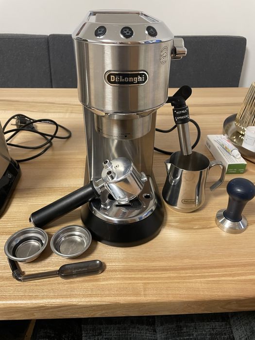 Кавоварка -кавомолка delonghi все як нове