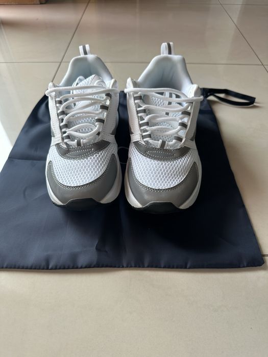 Ténis Dior Brancos/Cinza – Tamanho 39 – Novos