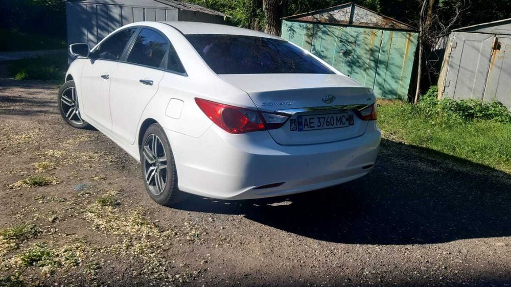 Hyundai Sonata 2015 VIN KMHEC41LBGA683817 фото оголошення 4 з 10
