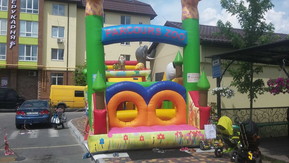 Надувний батут з гіркою "Зоопарк".