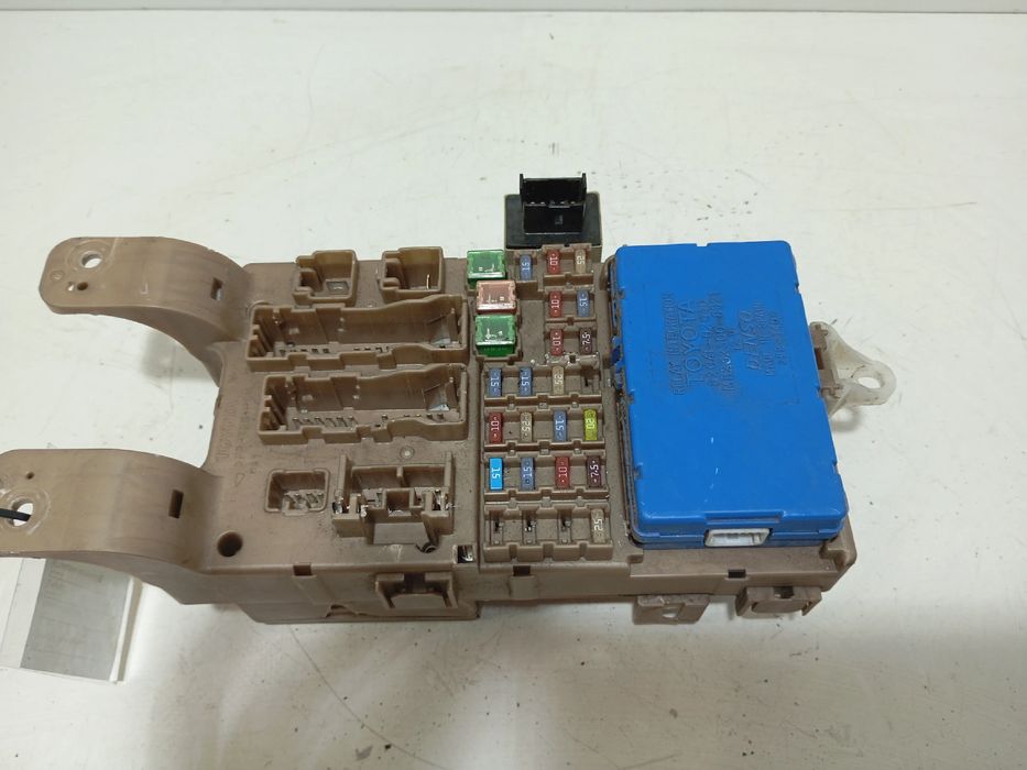 Caixa fusíveis / SAM / BSI TOYOTA Corolla Hatchback (_E12_)