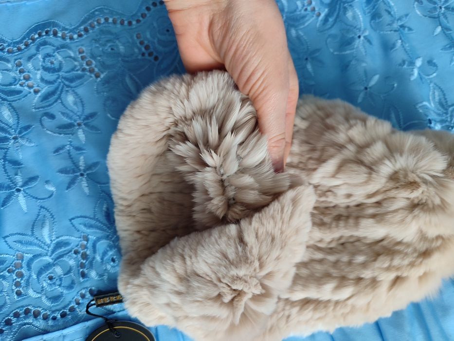 Продам хутряну шапочку з кролика