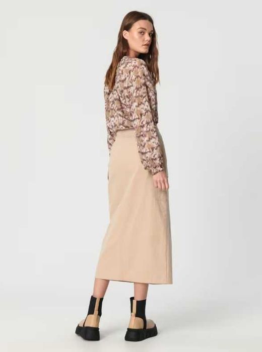 Бежева спідниця міді