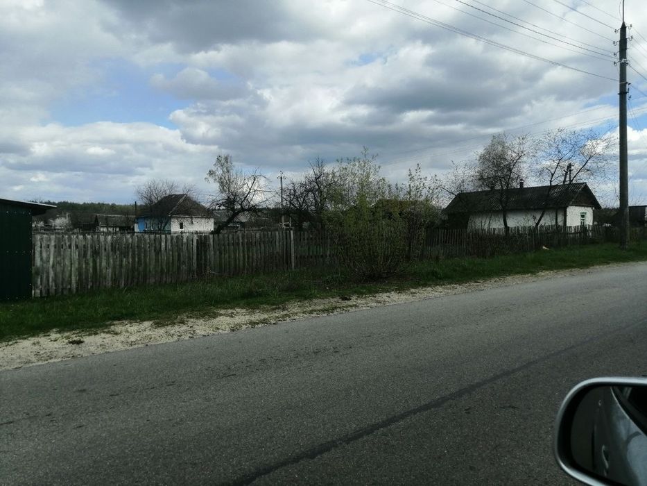 Невеликий будинок з 2 земельними ділянками