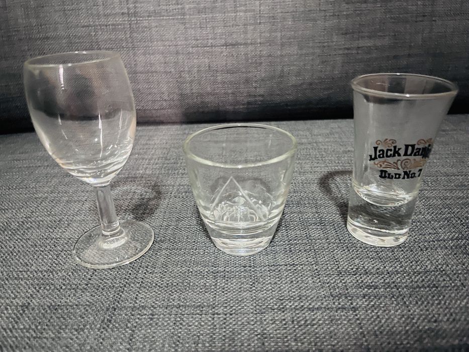 Vendo copos e taças425701452578170885