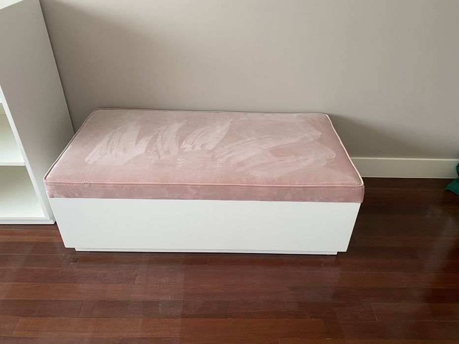 Estante e sofá cama