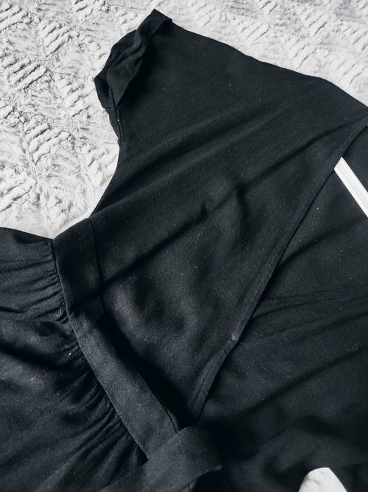 Sukienka zakładana, dekolt literka V