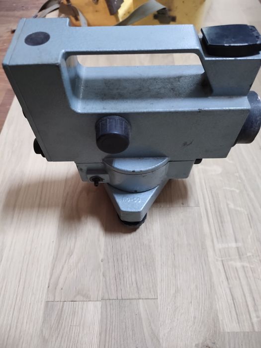 Продам нівелір, триногу та лінійку