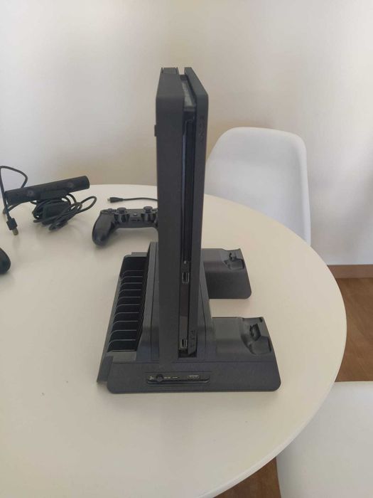 PS4 Slim +2 comandos + câmera VR + jogos