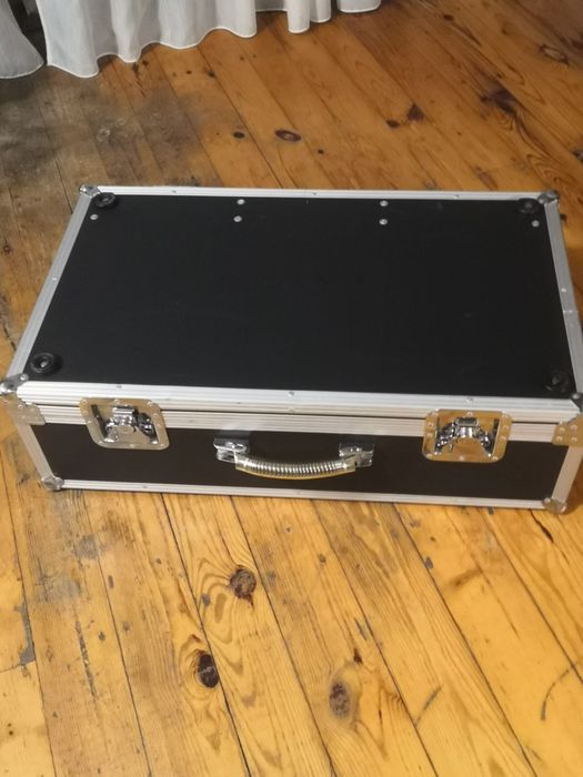 Warwick pedalboard +stoiak gitarowy