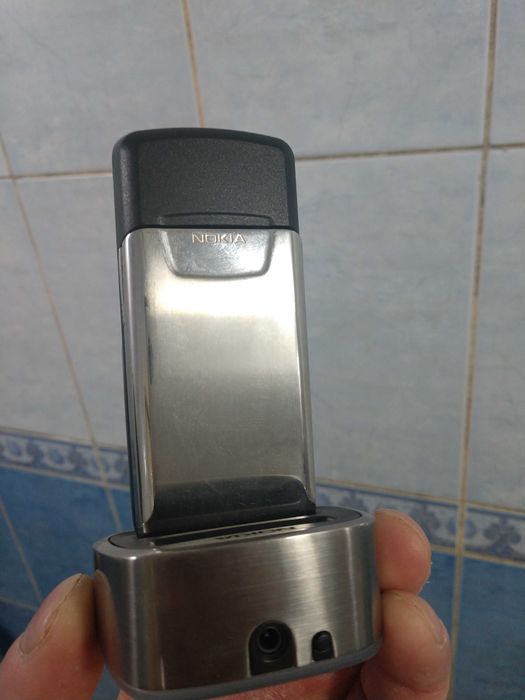 Nokia 8800 classic.