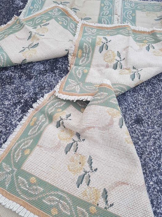 Conjunto tapetes Arraiolos quarto