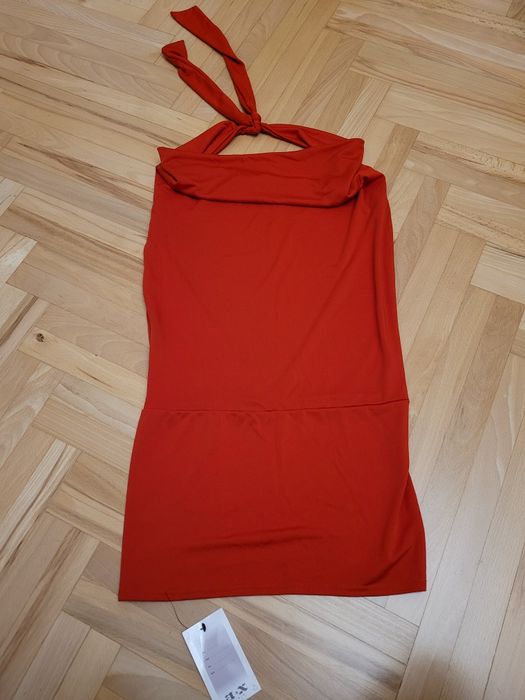 Nowa czerwona sukienka S / M odkryte plecy