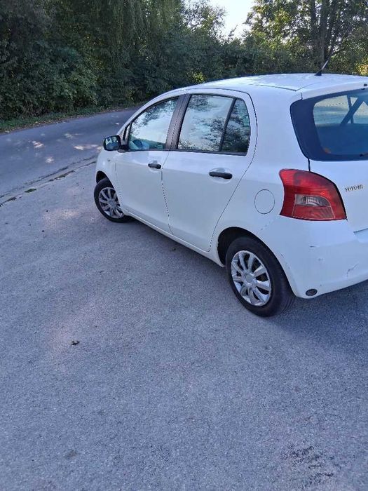 Toyota Yaris.   2008r   1.0