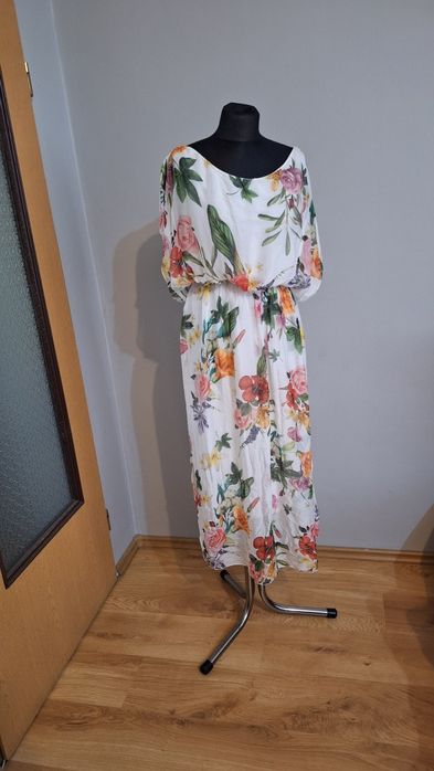 Elegancka zwiewna sukienka w kwiaty r. 42/44