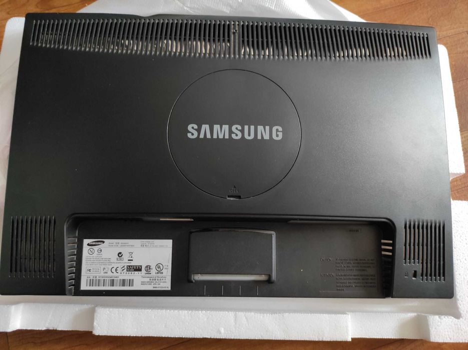 Монитор Samsung 20" SyncMaster 2043NWX Black LS20MYNKF/EDC