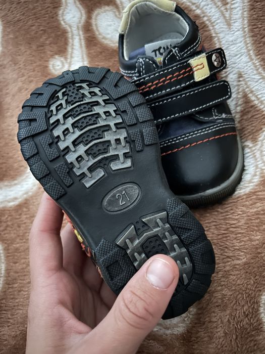 Продам дитячі кросівки