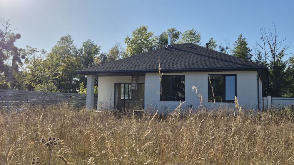 Продаж будинку у Ворзелі! Велика ділянка 9,2 сотки, просторий двір, тиха локація. Чудовий варіант для комфортного життя!