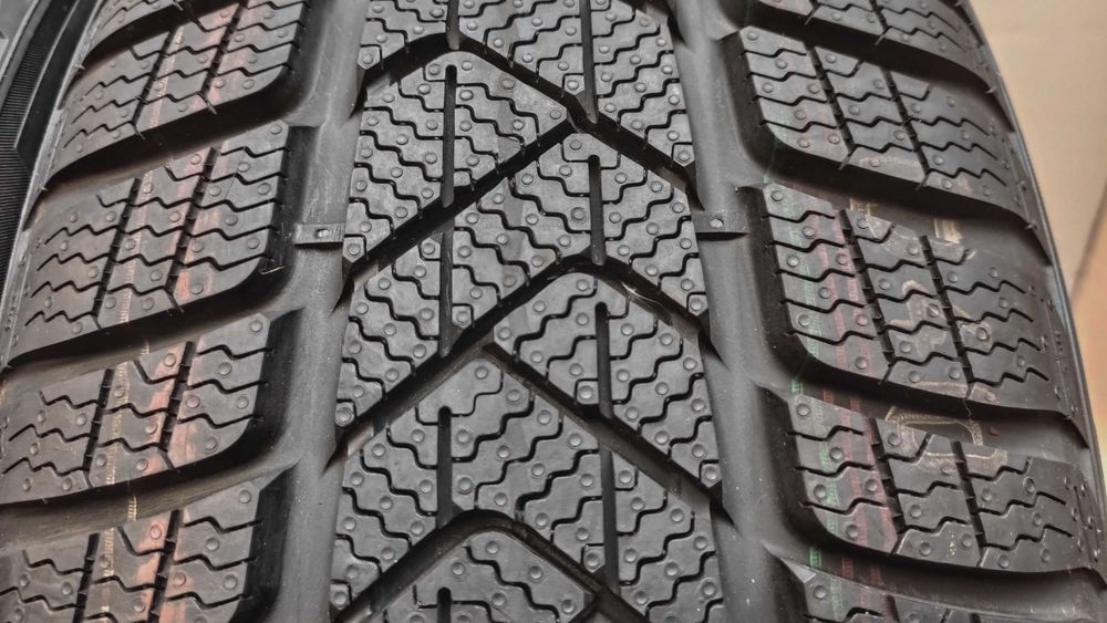 шини 205/50R17  Pirelli 99% 2025р. зима