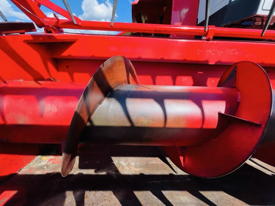 Комбайн MASSEY FERGUSON 28 Hydro