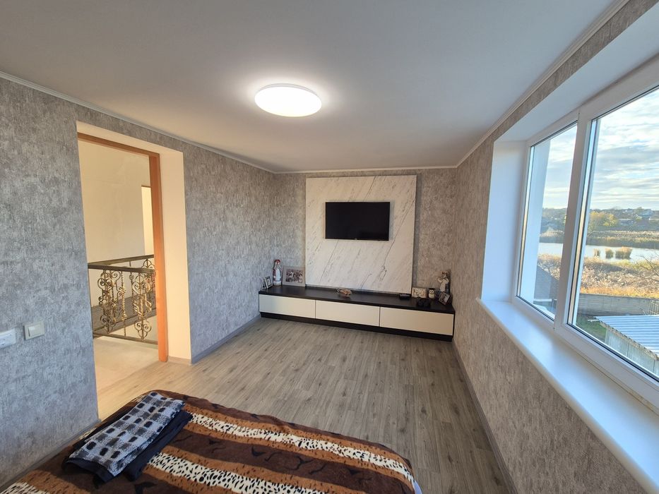 Дом у озера пригород Черноморска