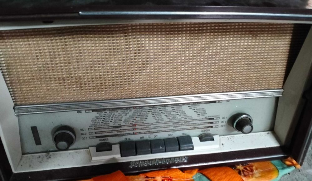 4 Gravadores áudio e 3 rádios (vintage) por 85 Euro