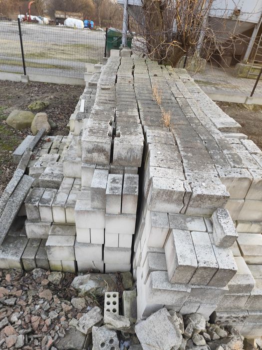 Cegła dziurawka pustak