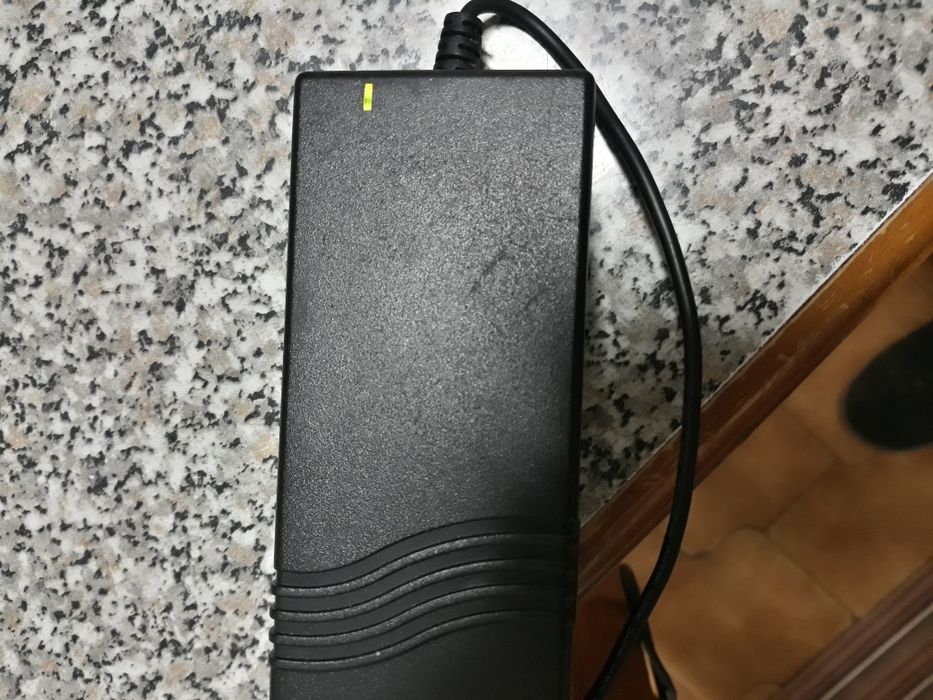 Carregador marca xp 15volts ---4.6A