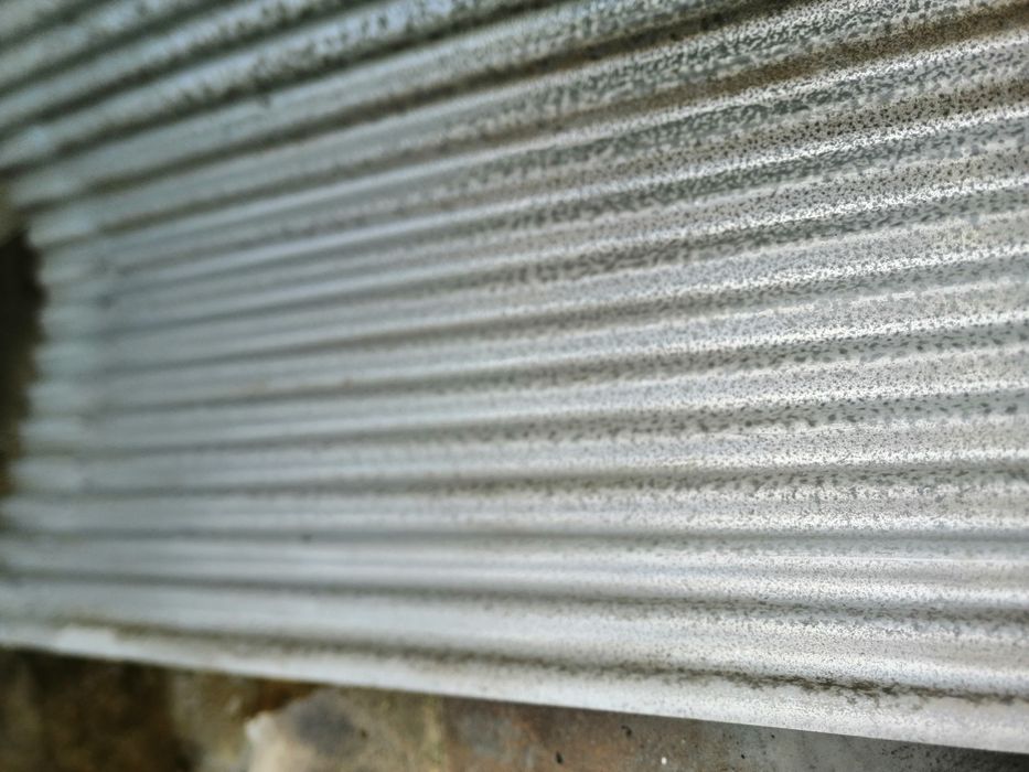 Telha em alumínio com as medidas C 324 cm L 128cm