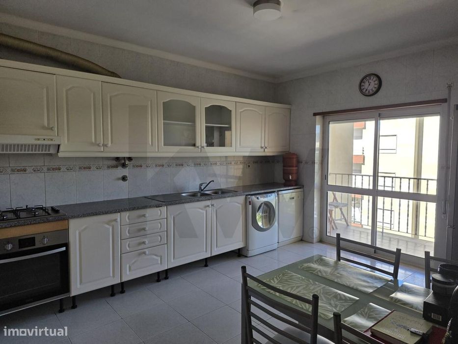 Apartamento T2 para arrendamento Praça do Brasil - Setúbal