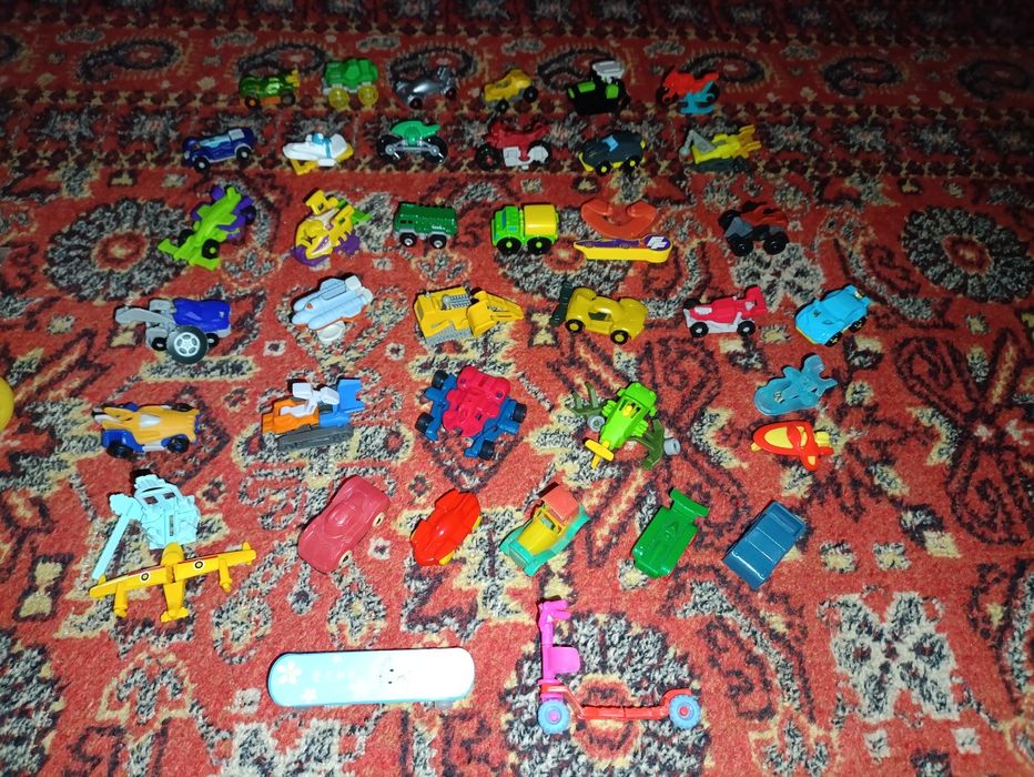 Киндер сюрприз Игрушки