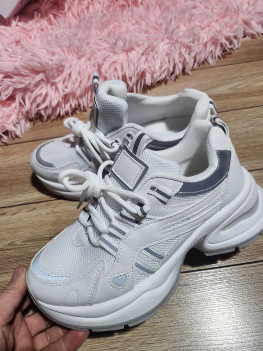 Fajne bardzo wygodne damskie mlodziezowe snakersy